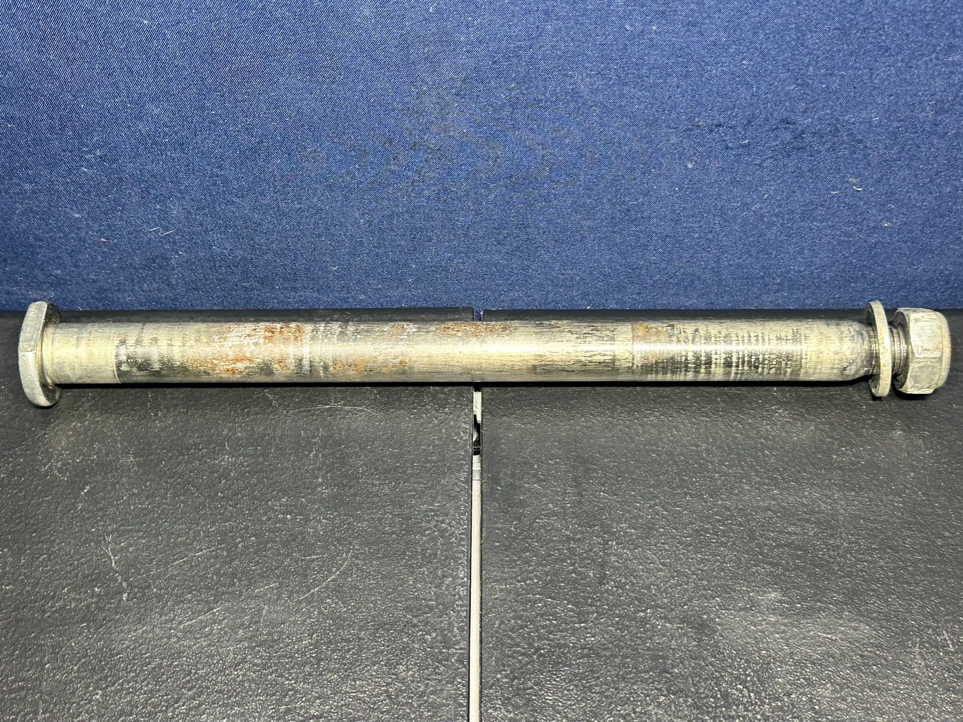 2009 Honda Crf450r Oem Swingarm Bolt 2002-2024 Swing Arm Shaft Crf 52101-KZ4-J40