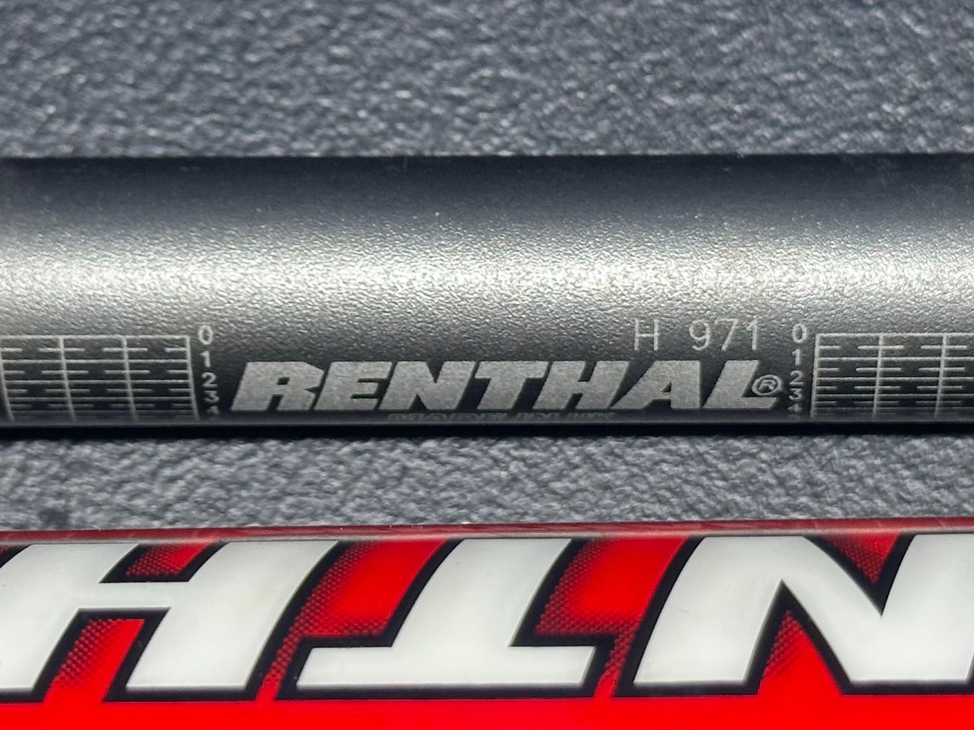 Renthal 7/8 Handlebars Ricky Carmichael Bend 971-08-GR-01-185 Red Bar Pad Crf Cr