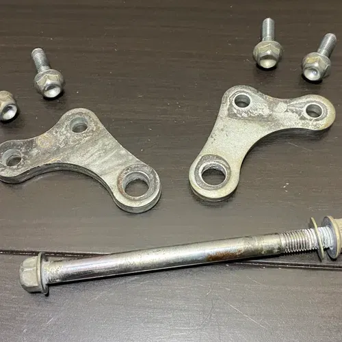 2019 Yamaha Yz450f Oem Front Lower Engine Brackets W/ Bolts 18-22 Motor Mounts 