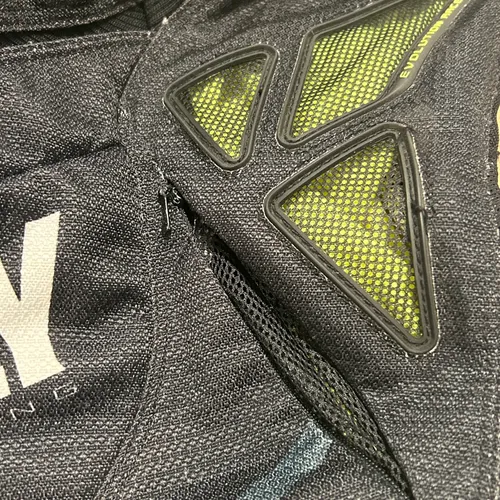 Youth Fly Racing Evo 2.0 Small Jersey 26 Pant 