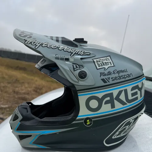 Troy Lee Designs Helmets - Size M