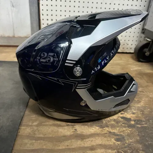 Formula S Carbon Legacy Helmet (2024)