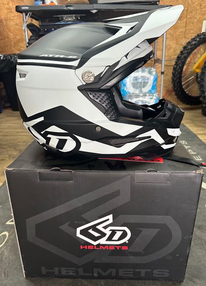 6D ATR-2 Drive White Helmet Size M