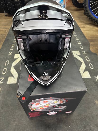 6D ATR-2 Drive White Helmet Size M