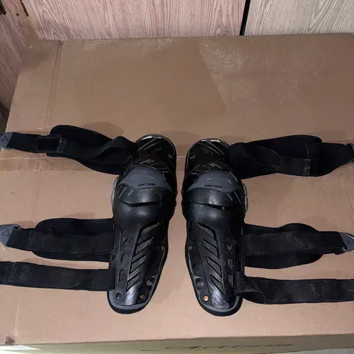 Leatt Dual Axis Knee Guards 