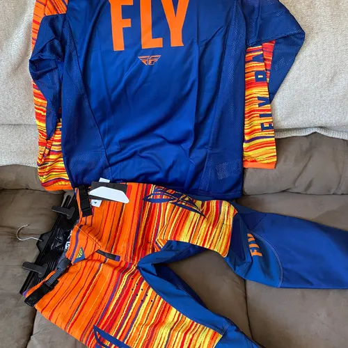 NWT Fly Racing Kinetic XL Jersey/32 Pant