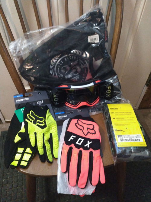 Nwt Fox goggles/2 gloves/Thor socks