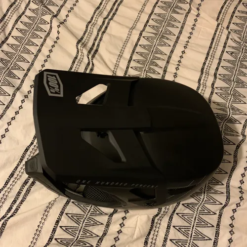 100% Status Helmet Size L