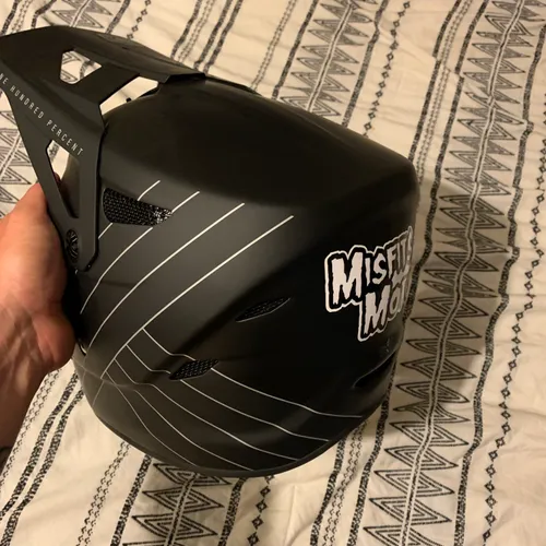100% Status Helmet Size L