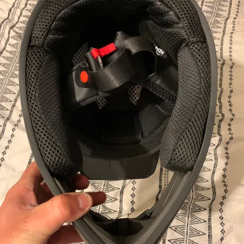 100% Status Helmet Size L
