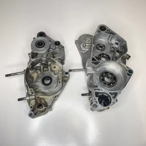 1998 Suzuki Rm250 Left And Right Side Engine Case Motor 96-2000
