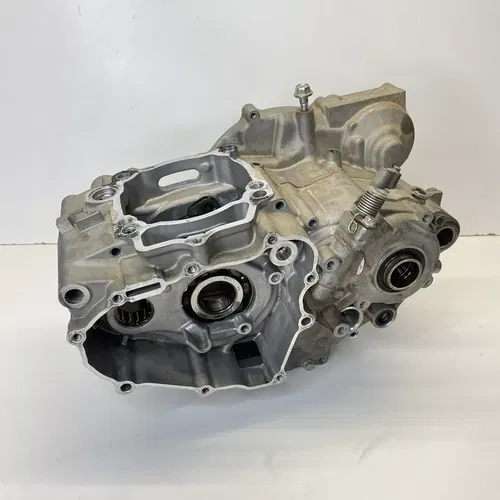 2005 (03-06) YAMAHA WR 450 ENGINE CRANKCASE 5TJ-15100-10-YX CASE CASES WR450 F