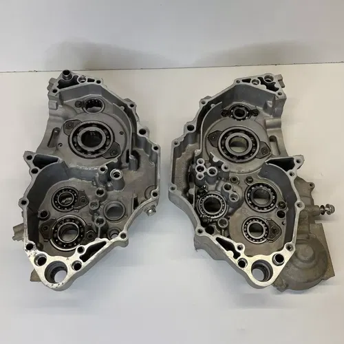 2005 (03-06) YAMAHA WR 450 ENGINE CRANKCASE 5TJ-15100-10-YX CASE CASES WR450 F