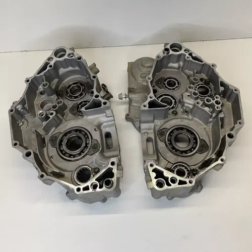 2005 (03-06) YAMAHA WR 450 ENGINE CRANKCASE 5TJ-15100-10-YX CASE CASES WR450 F