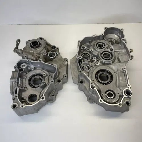 2005 (03-06) YAMAHA WR 450 ENGINE CRANKCASE 5TJ-15100-10-YX CASE CASES WR450 F