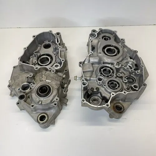 2005 (03-06) YAMAHA WR 450 ENGINE CRANKCASE 5TJ-15100-10-YX CASE CASES WR450 F