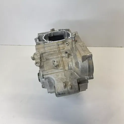 2005 (03-06) YAMAHA WR 450 ENGINE CRANKCASE 5TJ-15100-10-YX CASE CASES WR450 F