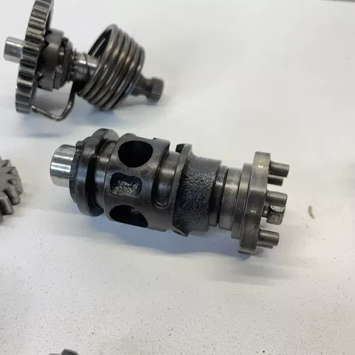 1991 Kawasaki KX80 KX 80 transmission output main shaft set gear gears Good