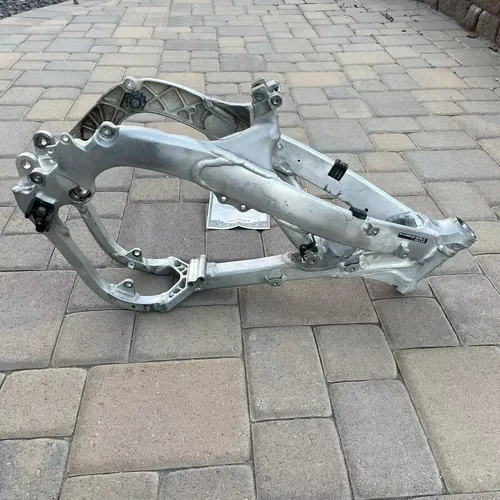 2011 Kawasaki KX250F KX 250F Main Frame Chassis Cradle + COMPLETE + 450 11