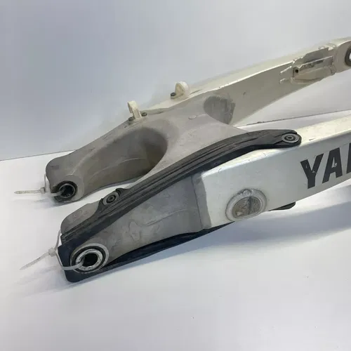 2005 YAMAHA WR250F / WR450F REAR SWINGARM SWING ARM SUSPENSION PIVOT