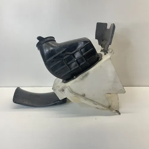 1997 - 1999 Honda CR250 R OEM AIR BOX AIRBOX INTAKE CLEANER CASE 17210-KZ3-B00