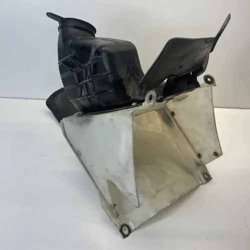 1997 - 1999 Honda CR250 R OEM AIR BOX AIRBOX INTAKE CLEANER CASE 17210-KZ3-B00
