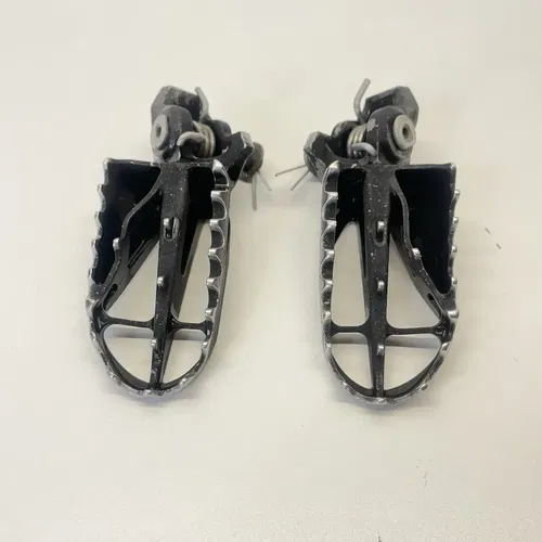 2002 - 2008 HONDA CRF450R OEM FOOT PEGS