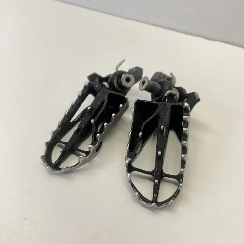 2002 - 2008 HONDA CRF450R OEM FOOT PEGS