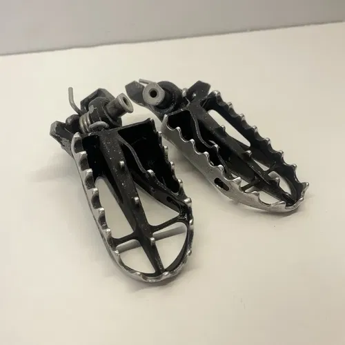 2002 - 2008 HONDA CRF450R OEM FOOT PEGS