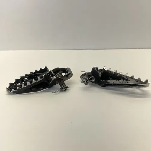 2002 - 2008 HONDA CRF450R OEM FOOT PEGS