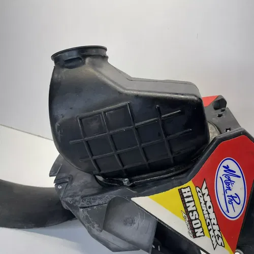 2003 SUZUKI 01-06 RM250 OEM AIRBOX INTAKE AIR CLEANER CASE 13700-37F31