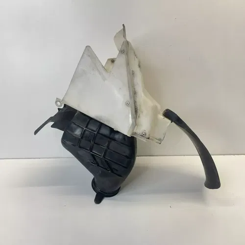 1997 - 1999 Honda CR250 R OEM AIR BOX AIRBOX INTAKE CLEANER CASE 17210-KZ3-B00