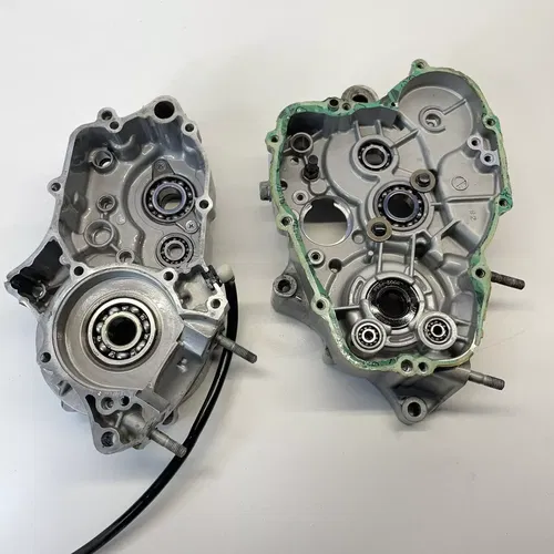 2003 01-05 Kawasaki KX85 KX 85 ENGINE MOTOR CRANKCASE CRANK CASES 14001-1313