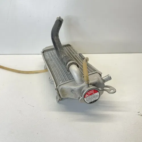 2014 - 2017 Yamaha YZ250F YZ450F Genuine OEM Right Side Radiator W Cap Cooling