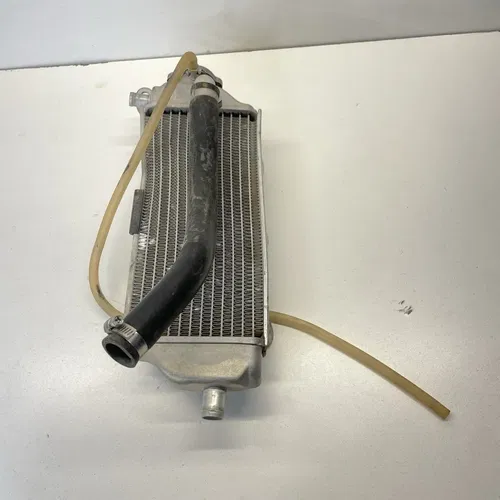 2014 - 2017 Yamaha YZ250F YZ450F Genuine OEM Right Side Radiator W Cap Cooling