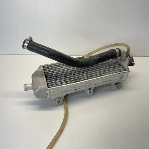 2014 - 2017 Yamaha YZ250F YZ450F Genuine OEM Right Side Radiator W Cap Cooling