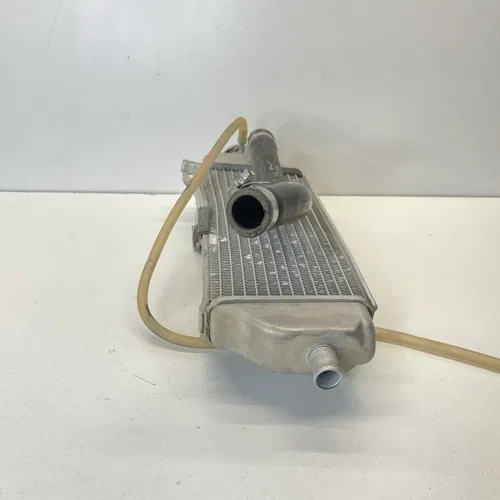 2014 - 2017 Yamaha YZ250F YZ450F Genuine OEM Right Side Radiator W Cap Cooling