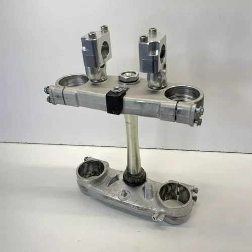 2004 04-07 Honda CRF450R CRF450 R / Original OEM TRIPLE CLAMP 1 1/8 Bar Mount