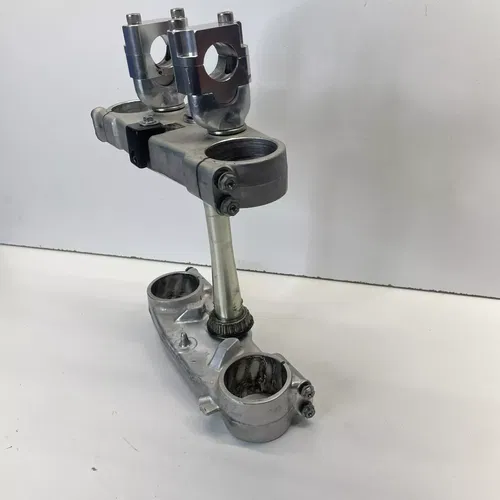 2004 04-07 Honda CRF450R CRF450 R / Original OEM TRIPLE CLAMP 1 1/8 Bar Mount