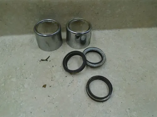 Yamaha 650 XS XS650 Fork Covers Hardware 1977 YB309 JD