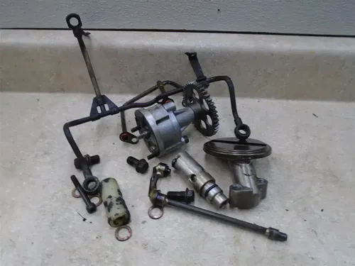 Yamaha 700 FZX FAZER FZX700 Engine Oil Pump Unit 1986 YB301