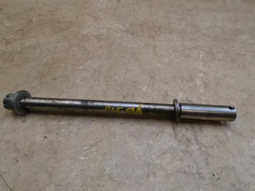 Yamaha 920 XV VIRAGO XV920 Wheel Axle 1982 YB318