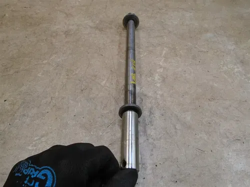 Yamaha 920 XV VIRAGO XV920 Wheel Axle 1982 YB318