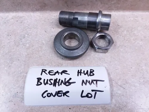 Yamaha R5 Twin 350 Rear Wheel Sprocket Hub Shaft & Hardware Vintage 1971 ANX-C8