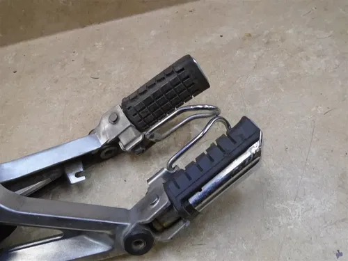 Honda 750 VF SABRE VF750S VF750-S Rear Footpegs 1982 HB510