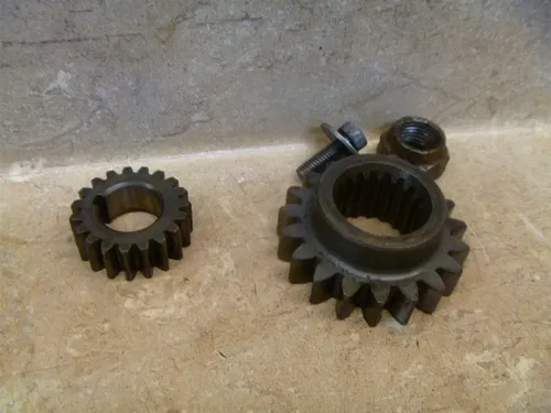 Suzuki 125 RM RM125 Used Engine Misc Crankcase Gears 1983 Vintage SB48