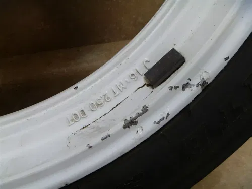 Yamaha 600 FZ600-T FZ 600 Used Front Wheel Rim 1987 #YB25 YW127