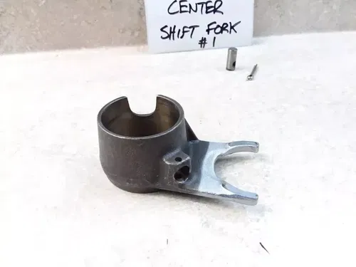 1982 Kawasaki KZ 750 KZ750-N Spectre Engine Center Gear Shift Fork #1 PJ-10