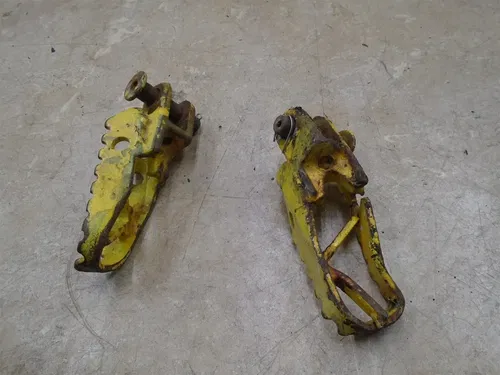 Suzuki 125 RM AHRMA RM125 Used Front Footpegs 1991 SB77