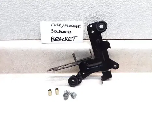 1982 Kawasaki KZ 750 KZ750-N Spectre Solenoid Flasher Fuse Box Bracket PJ-10